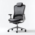 Poltrona da ufficio ergonomica con schienale in rete nera, seduta in PU e base cromata
