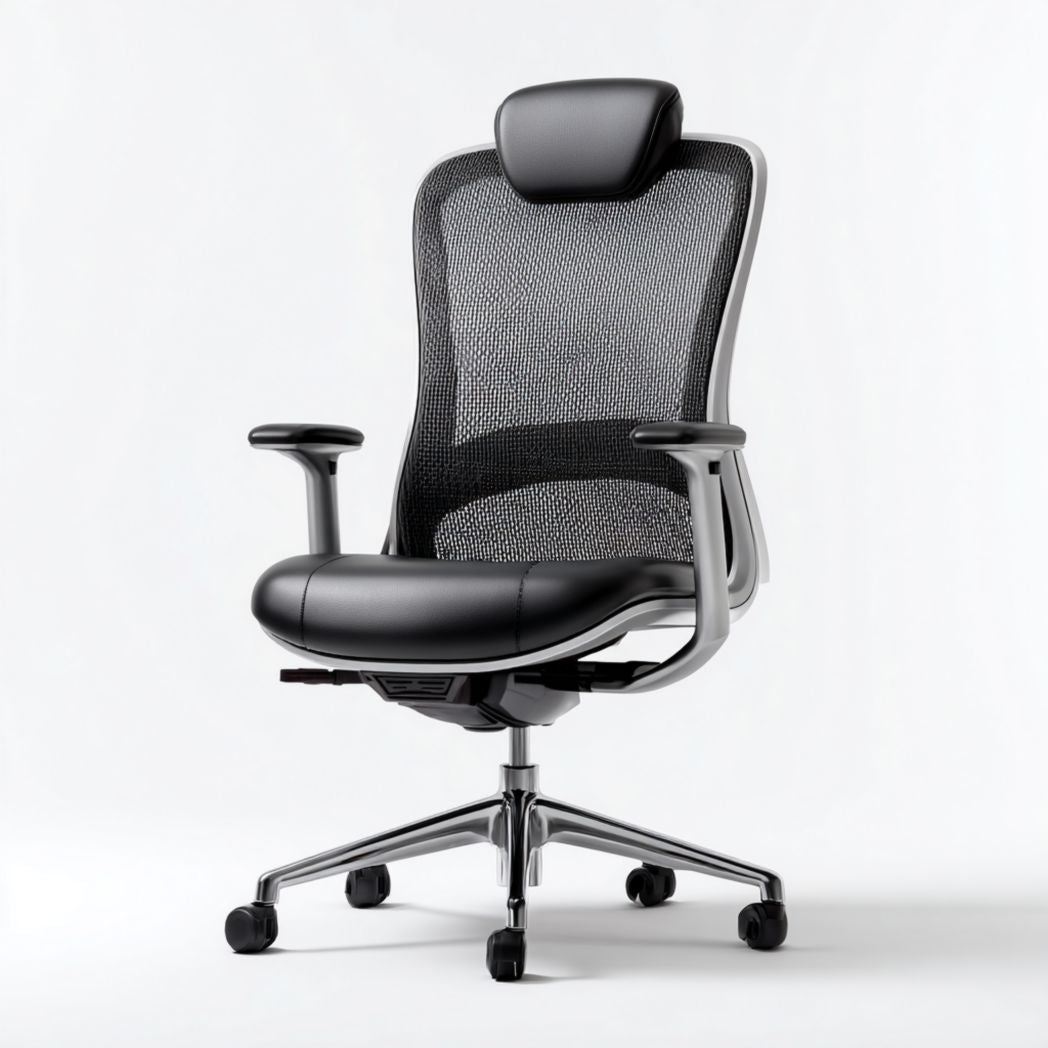 Poltrona da ufficio ergonomica con schienale in rete nera, seduta in PU e base cromata